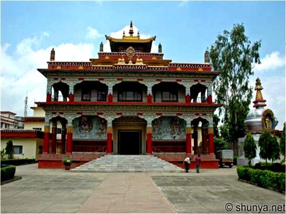 BodhGaya-TibetanMonastery01.jpg