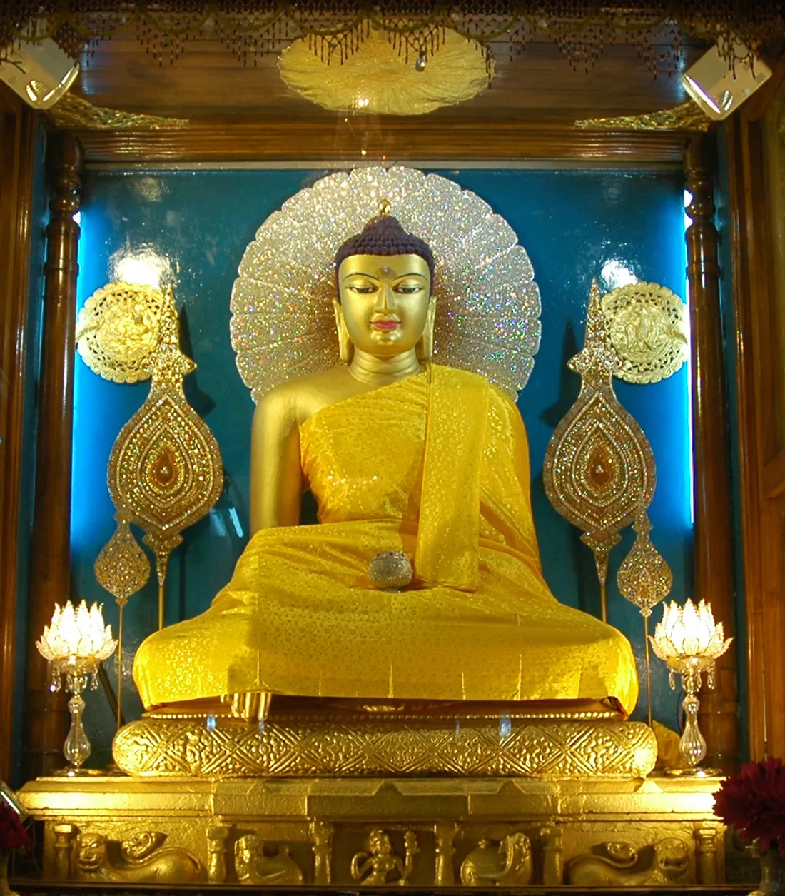 Tượng Đức Thế Tôn