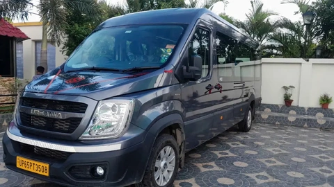 Xe FORCE URBANIA 17 Chỗ