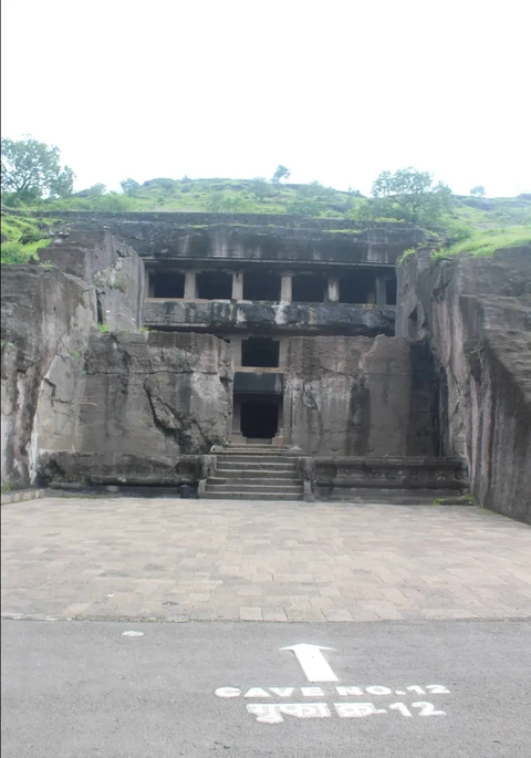 Hang số 12
