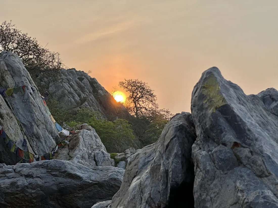 Bình minh đỉnh Linh Sơn